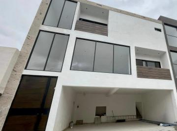Casa · 300m² · 3 Recámaras · 2 Estacionamientos · Casa en Venta Cumbres de Santiago, Carretera Nacional