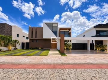 Casa · 720m² · 5 Recámaras · 8 Estacionamientos · Casa en Venta en Lagos del Sol en Cancun