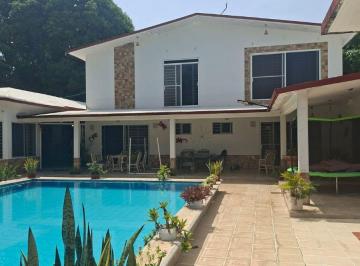 Casa de 4 habitaciones, Medellín · Casa de 2800 m² con 4 Recámaras en Venta en La Joya, Veracruz.