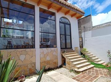 Casa · 310m² · 2 Recámaras · 1 Estacionamiento · Casa con Locales Comerciales en Venta, San Cristóbal de Las Casas