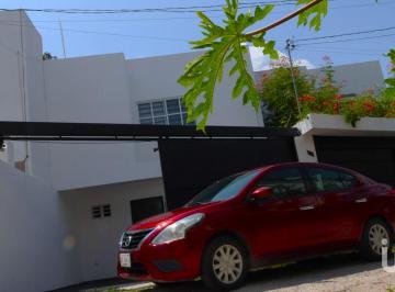Casa · 115m² · 3 Recámaras · 2 Estacionamientos · Vendo Casa con Alberca 3 Recamaras en Teran