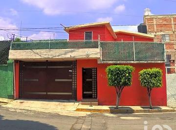 Casa · 212m² · 4 Recámaras · 2 Estacionamientos · Casa en Venta Col Pedregal de Las Aguilas