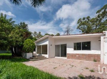 Casa · 405m² · 4 Recámaras · 9 Estacionamientos · Casa Para Remodelar en Venta en Jurica Queretaro
