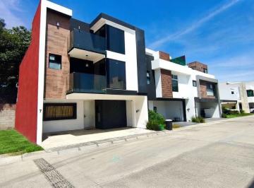 Casa · 230m² · 3 Recámaras · 2 Estacionamientos · Casa en Venta en Cholula, a un Costado de La Recta, a La Altura de La Udlap
