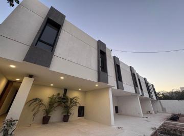 0590c0bee50f8596275d0cdef5be3068939930c5f343fc392ea9ecbfa97dc95d · Townhouse en Venta. Zona Poniente Merida. 3 Habitaciones. Roof Top