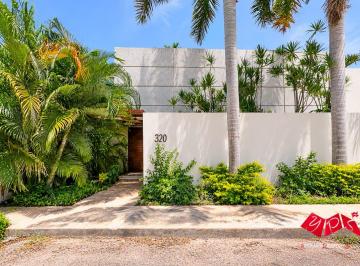 Casa de 4 habitaciones, Mérida · Residencia Moderna con Espectacular Piscina, Gran Jardín y Área de Entretenimiento