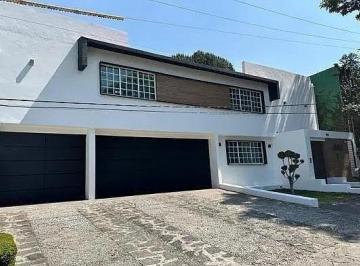 Casa · 524m² · 4 Recámaras · 3 Estacionamientos · Casa en Venta en Colonia Jardines del Ajusco 4 Recámaras