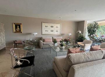 Casa · 800m² · 4 Recámaras · 4 Estacionamientos · Casa en Venta en Lomas de Chapultepec con Terraza, Cava y Paneles Solares