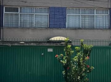 Casa · 250m² · 4 Recámaras · 2 Estacionamientos · Casa en Venta en Colonia Jardín Balbuena, Cdmx