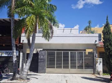Casa · 275m² · 4 Recámaras · 2 Estacionamientos · Casa en Renta, 4 Recámaras, Amueblada/equipada, Av La Rioja, Sm 316, Gran Sta Fe 2, Cancún