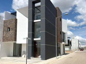 Casa de 5 habitaciones, Pachuca · Casa en Venta – Fraccionamiento Gema, Pachuca