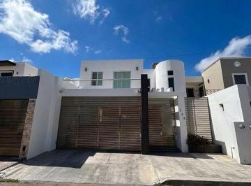 Casa de 2 habitaciones, Mérida · Casa en Renta en Zona Dorada con Paneles Solares | Nvot |