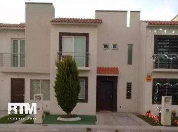 Casa · 180m² · 3 Recámaras · 2 Estacionamientos · Casa Amueblada en Renta en Los Lagos Residencial