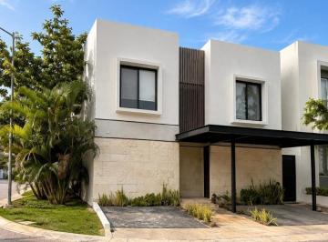 Casa · 4 Recámaras · 2 Estacionamientos · Casa en Renta Residencial Aqua Cancun