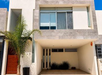 efe3e38ce791c63cf1c3df9c9005cf283bfe915c4e55077338b4063f4c4fb4ad · Amplia Casa de 215 m² | 3 Recámaras con Baño + Flex Room | Fuerteventura