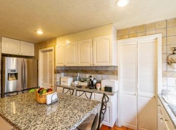 7c1a272832a4f77d33aea19ae2badf6b87267e9beff51975525d30273fb16ba2 · Casa con Jardín en Cerrada, Ideal Para Familias.
