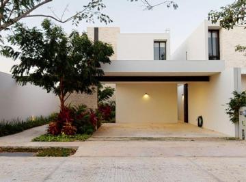 Casa de 3 habitaciones, Conkal · Espectacular Residencia de Lujo con Alberca en Residencial Arbórea, Jardines de Conkal