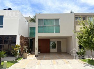Casa · 255m² · 3 Recámaras · 2 Estacionamientos · Casa en Venta en Barranca del Refugio
