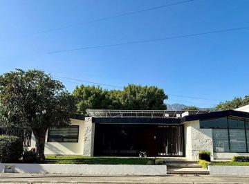 Casa · 473m² · 3 Recámaras · 6 Estacionamientos · Casa en Venta Fuentes del Valle, San Pedro
