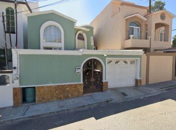 Casa de 3 habitaciones, Ensenada · Casa en Venta en Valle Dorado, Ensenada, Baja California.