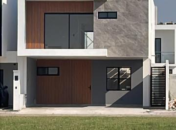 Casa de 3 habitaciones, Centro · Casa en Venta Fraccionamiento Sotavento, Zona Country, Villahermosa, Tabasco