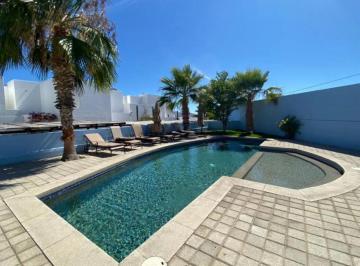 Casa de 3 habitaciones, Los Cabos · Casa Amueblada y Equipada de Dos Niveles, con Vista Al Océano, en Venta