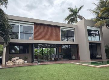Casa en Venta de 4 habitaciones Yucatán Country Club · Casa en Venta Frente Al Lago en Yucatán Country Club, Mérida