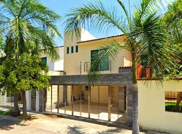 Casa de 4 habitaciones, Puerto Vallarta · Casa de 190 m² con 4 Recámaras en Venta en Fluvial Vallarta