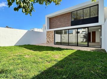 Casa · 308m² · 3 Recámaras · 2 Estacionamientos · Casa en Venta de 3 Recámaras en Sodzil Norte