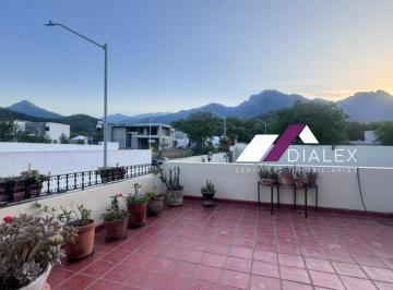 Casa · 670m² · 4 Recámaras · 5 Estacionamientos · Renta Residencia de 670 m² El Cercado en Santiago - 4 Recámaras, Cochera 5 Autos Paneles Solares