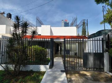 Casa de 3 habitaciones, Guadalajara · Casa en Renta en Chapalita
