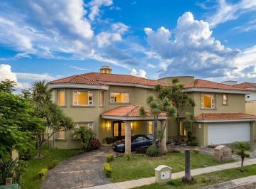 Casa en condominio de 6 habitaciones, Zapopan · Casa en Venta Bugambilia Condominio Azaleas Exclusivo