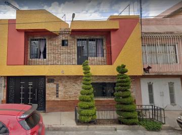 Casa de 4 habitaciones, Nezahualcóyotl · Bonita Casa en Venta en Col. Benito Juárez Nezahualcóyotl Cerca de Escuelas Parques y Hospitales