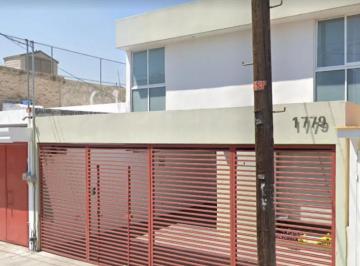 Casa de 3 habitaciones, Guadalajara · Excelente Oportunidad de Inversión Propiedad de Recuperación Bancaria 100% Garantizada.