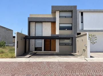 Casa de 4 habitaciones, Querétaro · Casa en Renta Cumbres del Lago | Privada con Seguridad y Roof Garden