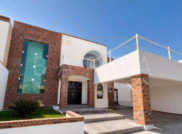 Casa de 3 habitaciones, Saltillo · Casa en Renta San Patricio Plus