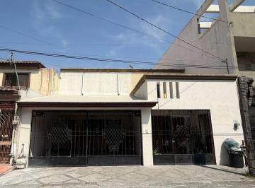Casa de 5 habitaciones, Guadalupe · Casa en Venta en Colonia Contry Sol 6to Sector, Guadalupe