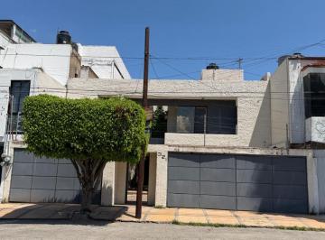 Casa de 5 habitaciones, Guadalajara · Casa en Venta, Jardines del Bosque