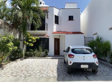 Casa · 132m² · 3 Recámaras · 2 Estacionamientos · En Renta Amplia Casa Fraccionamiento Toscana Playa del Carmen P4654
