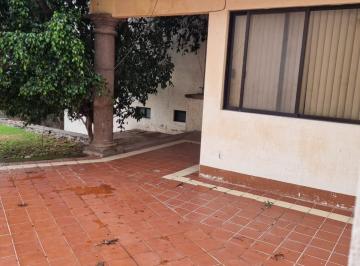 Aprovecha esta excelente oportunidad de inversión o vivienda en una de las zonas · ¡Gran Oportunidad! Casa de 3 Plantas en Colinas del Bosque