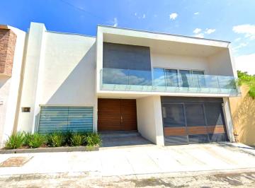 Casa de 5 habitaciones, Guadalupe · Casa de 270 m² con 5 Recámaras en Venta en Contry La Silla