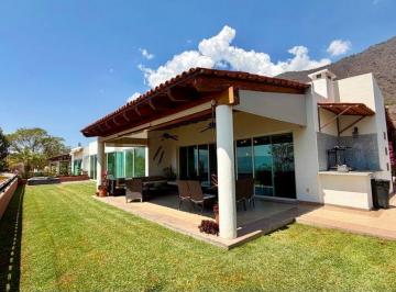 Casa en condominio · 221m² · 4 Recámaras · 2 Estacionamientos · Casa en Venta Totalmente Amueblada en Jocotepec, Jalisco