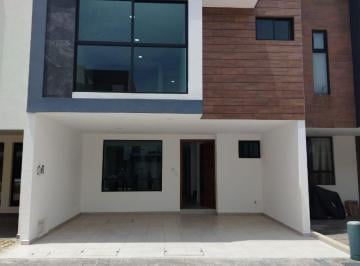 Casa de 4 habitaciones, San Pedro Cholula · Casa en Venta en Residencial Lucendi Atrás de Plaza San Diego con 3 Rercamaras, Jardin