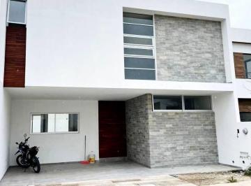 Casa en condominio · 215m² · 3 Recámaras · 2 Estacionamientos · Casa en Renta en Fracc. Loretta I Al Norponiente de La Ciudad de Aguascalientes