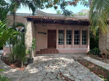 Casa · 180m² · 3 Recámaras · 1 Estacionamiento · Casa a Mueblada en Renta