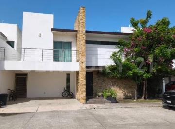 Casa · 350m² · 3 Recámaras · 2 Estacionamientos · Casa en Renta | Residencial El Cielo| del Carmen, Campeche