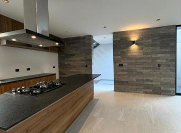 Casa · 198m² · 4 Recámaras · 2 Estacionamientos · Casa en Fraccionamiento Rancho Santa Mónica