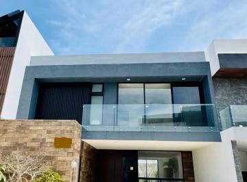 Casa · 275m² · 3 Recámaras · 2 Estacionamientos · Casa - Fraccionamiento Lomas de Angelópolis