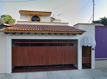 Casa de 3 habitaciones, Colima · Casa en Remate En, Colinas de Santa Bárbara, Colima: Oportunidad de Inversión