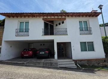 Casa de 5 habitaciones, Cuernavaca · Renta en Fraccionamiento Joyas de Cortes